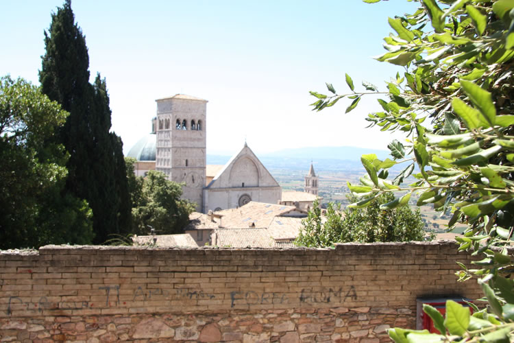 Angebote Kurse Ferienhaeuser und Ferienwohnungen Assisi Nocera Gualdo Tadino Serre di Parrano 