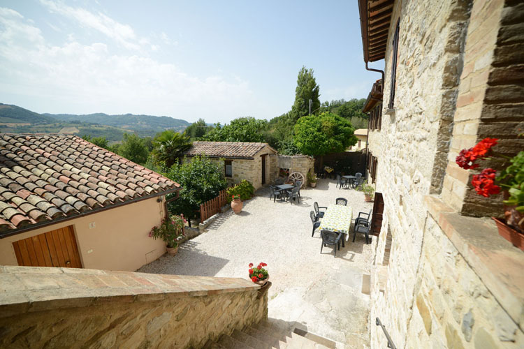 Ferienhaeuser und Ferienwohnungen Assisi Nocera Serre di Parrano 